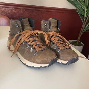 Danner Women’s Brown Hiking Boots - 8.5